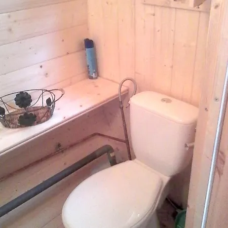 Propriete D'une Avec Jardin Clos A *